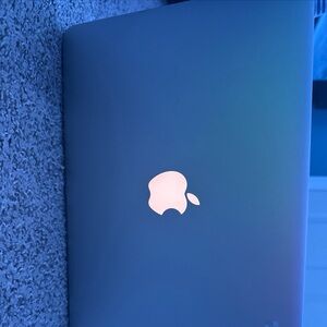 MacBook Pro 13” Intel Core i5 macOS Monterey
